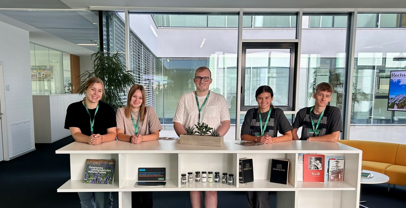 Apprentices Christina, Daniel, Nadine, Sarah-Marie and Julian